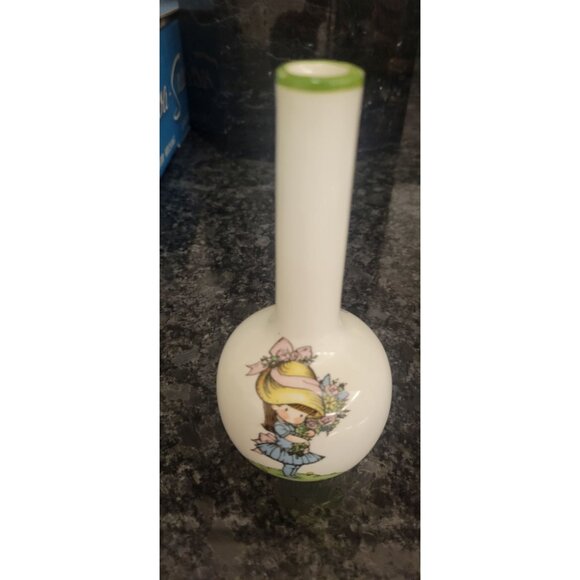 Vintage 1974 Joan Walsh Anglund Bud Vase With Girl & Sweet Remembrance Design - Picture 13 of 16